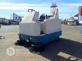 TENNANT 6200 COMPACT RIDE ON SWEEPER - picture2' - Click to enlarge