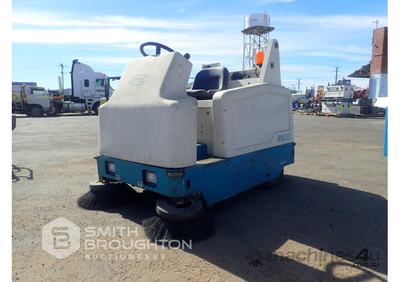 Used TENNANT 6200 COMPACT RIDE ON SWEEPER Ride On Sweeper in , Listed