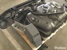 Pallet Containing Land Cruiser Parts - picture1' - Click to enlarge