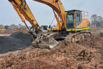 Hyundai Robex 290 LC-9 Excavator w Buckets