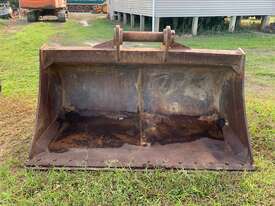 2.2 M Wide Mud or Trenching Bucket with 90 MM dia pins - picture0' - Click to enlarge