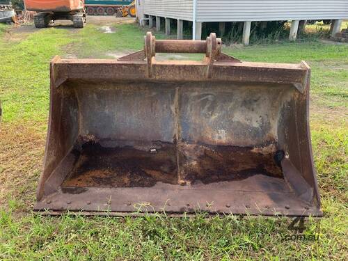 2.2 M Wide Mud or Trenching Bucket with 90 MM dia pins