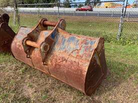 2.2 M Wide Mud or Trenching Bucket with 90 MM dia pins - picture1' - Click to enlarge