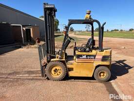 1996 Daewoo D 25S - picture1' - Click to enlarge