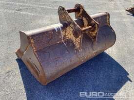 Komatsu 1530mm Mud Bucket - picture1' - Click to enlarge