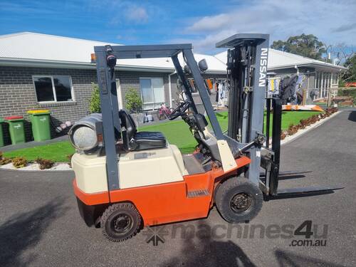 Nissan 1.8T Forklift with Container Mast & Side Shift 