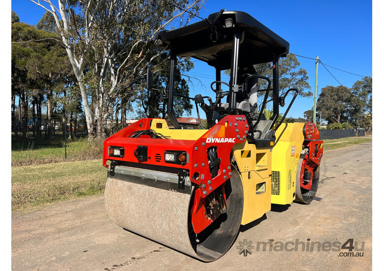 caption Dynapac CC224 Vibrating Roller Roller/Compacting
