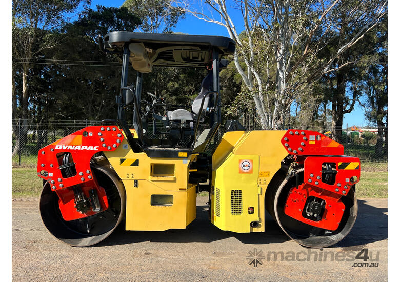 caption Dynapac CC224 Vibrating Roller Roller/Compacting