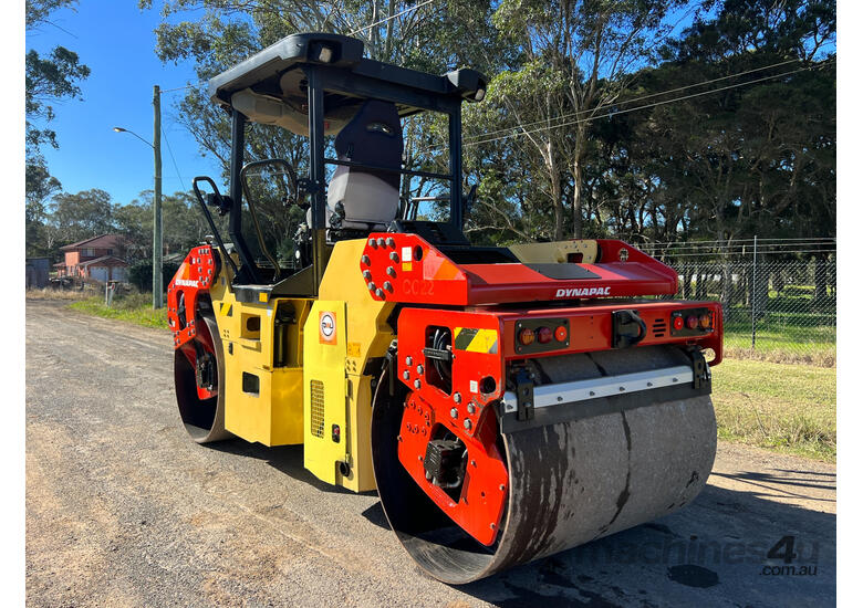 caption Dynapac CC224 Vibrating Roller Roller/Compacting
