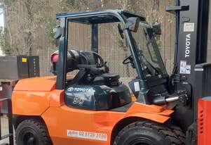 ACTIVE FORKLIFTS - Toyota 5 ton forklift for sale-5m standard mast air dual wheel side shift fork po