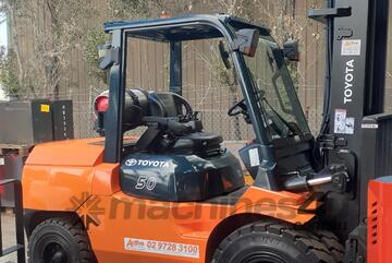 ACTIVE FORKLIFTS - Toyota 5 ton forklift for sale-5m standard mast air dual wheel side shift fork po
