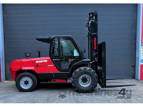 caption Manitou rough terrain forklift - M-X 70-2