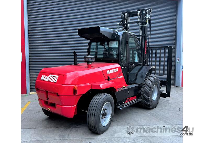 caption Manitou rough terrain forklift - M-X 70-2