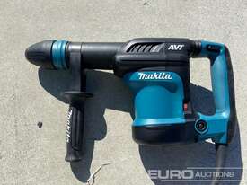 Unused Makita HM0871C AC Demolition Hammer - picture0' - Click to enlarge