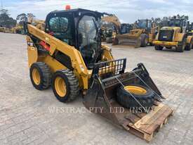 CAT 232DLRC Skid Steer Loaders - picture2' - Click to enlarge