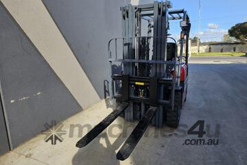 UHI   2.5T Diesel Forklift FD25