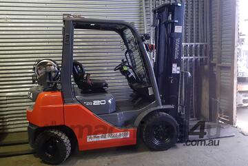 ACTIVE FORKLIFTS - 2016 Toyota 8fg20 forklift for sale-2 ton capacity 4.5m mast side shift solid tyr