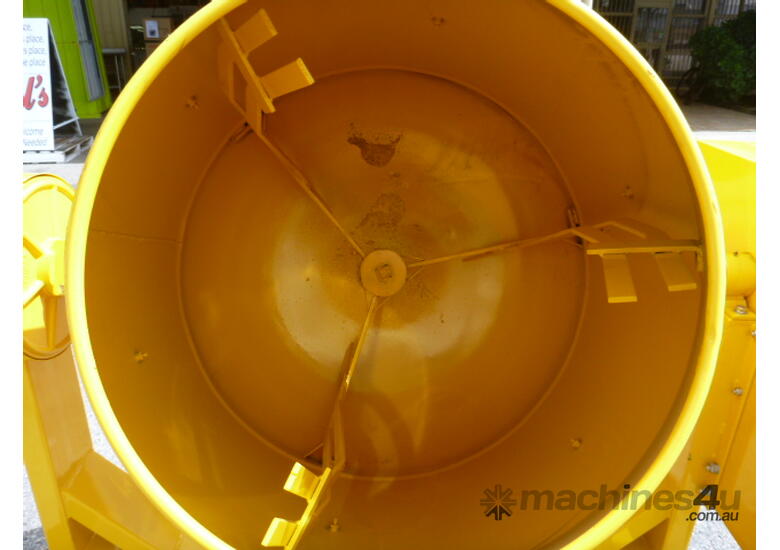 caption New BMAC 600 Litre Petrol Cement/Concrete Mixer