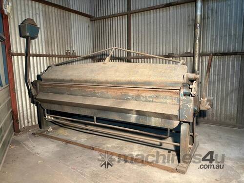 SHEET METAL FOLDING MACHINE