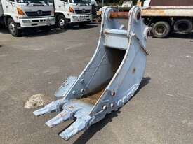 CA-CX300 600mm Bucket with Teeth, Weight: 968Kg,  Hitch: 90mm Pin Diameter, 468mm Pin to Pin, 326mm  - picture1' - Click to enlarge