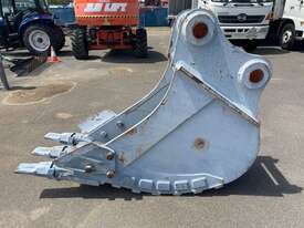 CA-CX300 600mm Bucket with Teeth, Weight: 968Kg,  Hitch: 90mm Pin Diameter, 468mm Pin to Pin, 326mm  - picture2' - Click to enlarge