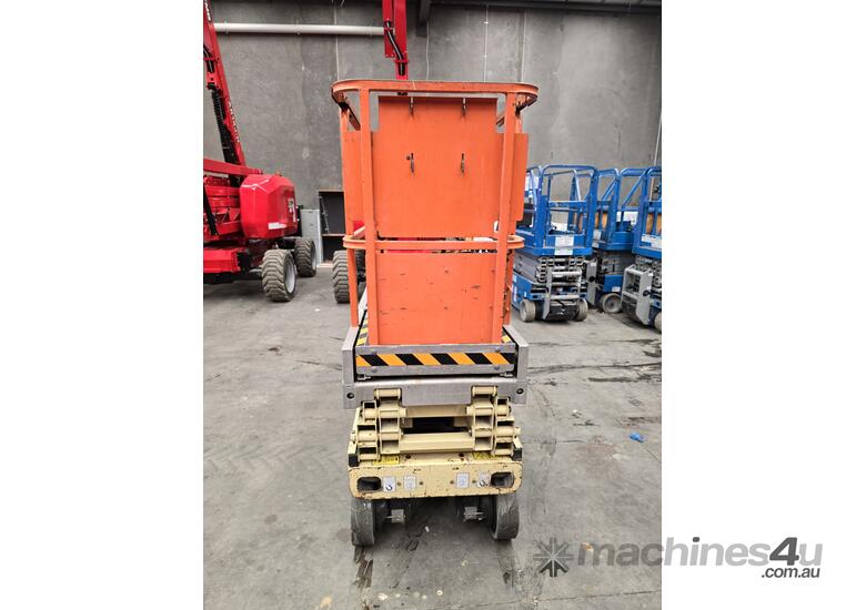caption JLG 1930 ES Electric Drive Scissor Lift