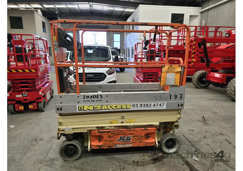 caption JLG 1930 ES Electric Drive Scissor Lift
