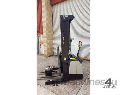FORKPAC  - CROWN SHR5540 WALKIE STACKER - Hire