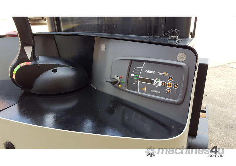 FORKPAC  - CROWN SHR5540 WALKIE STACKER - Hire