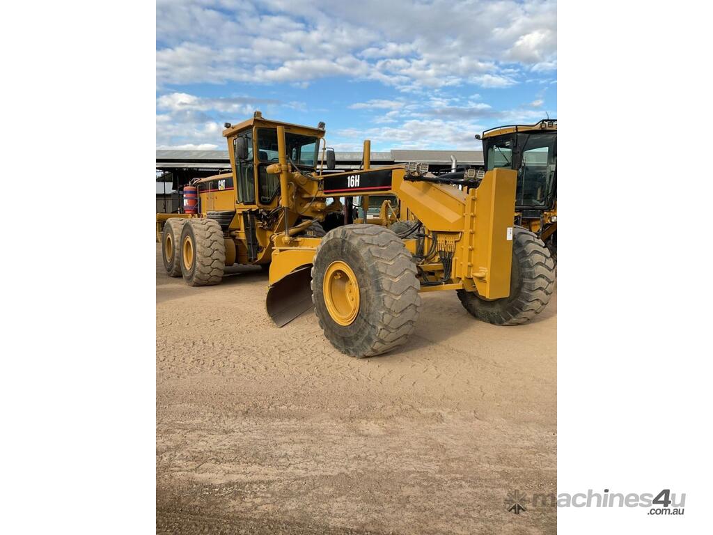 Used 2006 Caterpillar 16H Grader in , - Listed on Machines4u