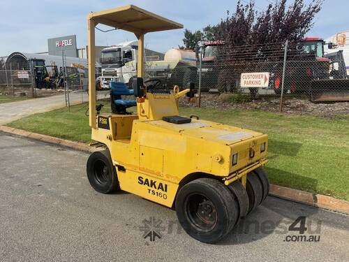 caption Roller Pneumatic Sakai TS160 Tyres ROPS 2677hrs 3 Tonne