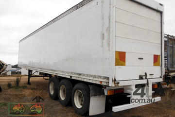 (7616) 1996 Peki Armacote PKA-3 Tri-axle Van (Maryborough, VIC)