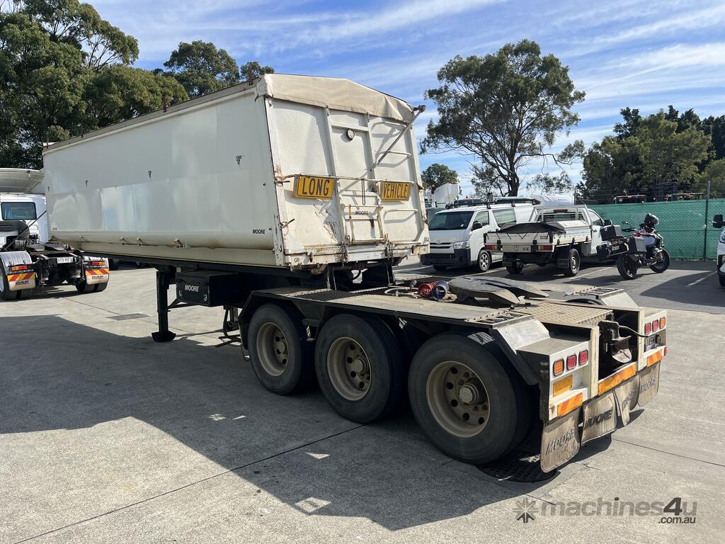 Buy Used 2016 moore 2016 Moore Tri Axle A Tipper Trailers in , - Listed ...