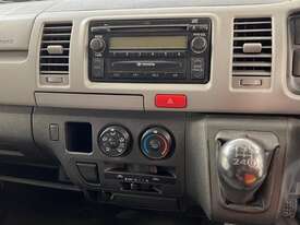 Toyota Hiace 200 - picture2' - Click to enlarge