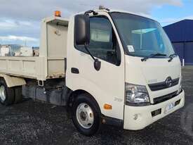 Hino 300 - picture0' - Click to enlarge