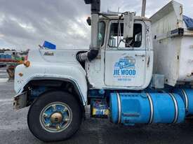 1980 Mack R686RST Tipping Truck - picture2' - Click to enlarge