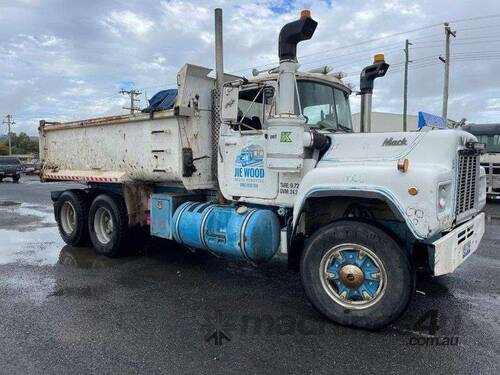 1980 Mack R686RST Tipping Truck