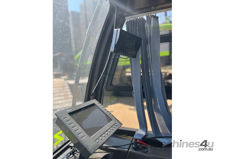 caption Zoomlion 200T Telescopic Crawler Crane ZCC2000 - Unmatched power, precision, and versatility!