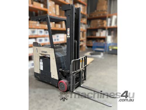 Crown RC 3040-40 Electric Stand-Up Rider Forklift with Side Shift