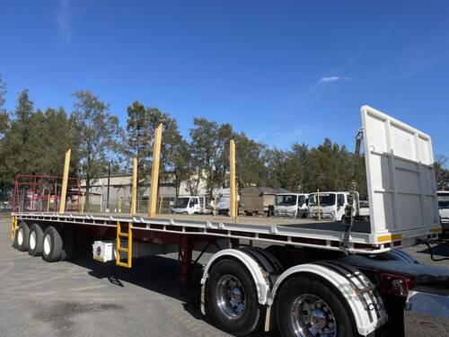 2001 JTB Tri Axles Tri Axle Flat Top Trailer