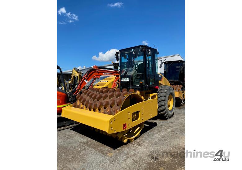 caption 2010 CAT CP563E 12TN Padfoot Roller