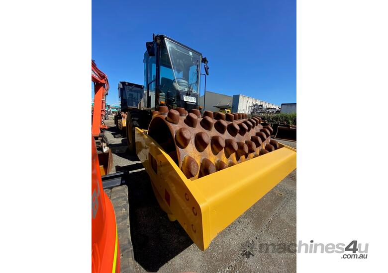 caption 2010 CAT CP563E 12TN Padfoot Roller