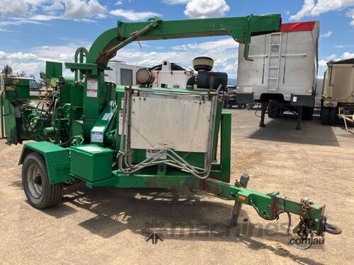 caption 2005 Bandit Woodchipper Trailer Mounted Wood Chipper
