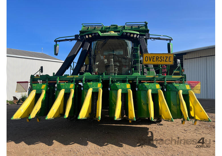 caption John Deere CP770 Cotton Picker/Stripper Harvester/Header