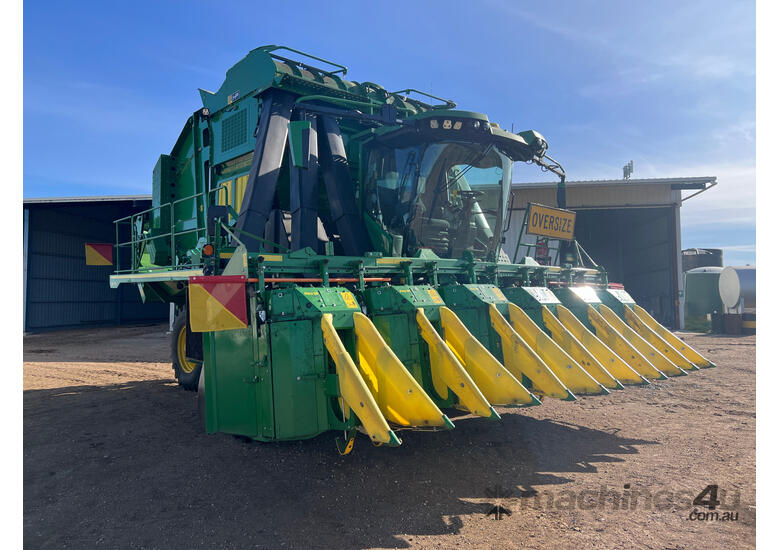 caption John Deere CP770 Cotton Picker/Stripper Harvester/Header