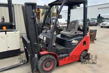   1800kg Forklift with Container Mast