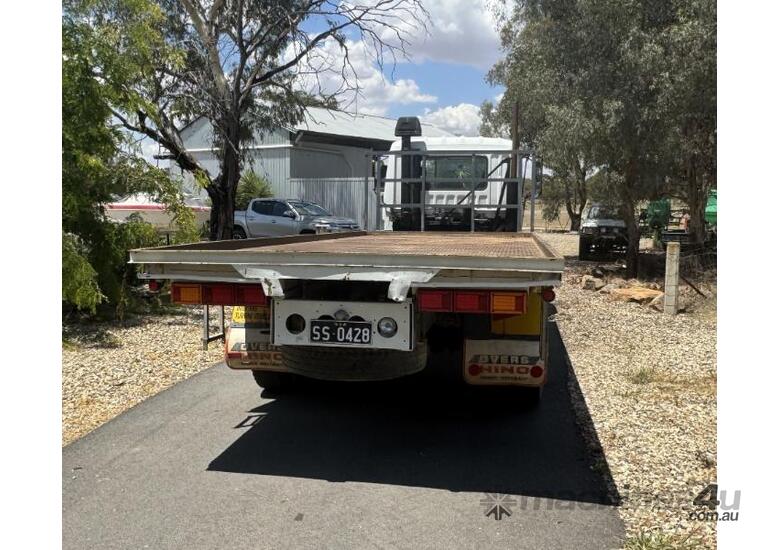 caption Mitsubishi Truck
