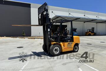 Brand   UN 5T Diesel Forklift - Mini