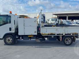 Isuzu NPR75-190 - picture1' - Click to enlarge