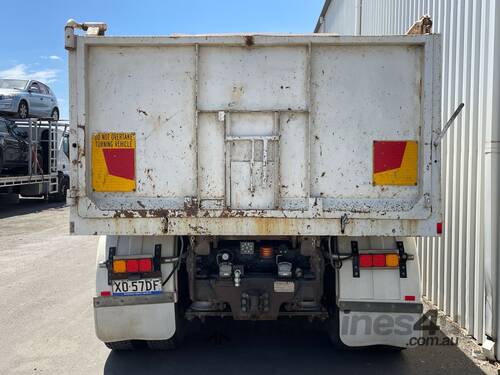 caption 1999 Freightliner FL112 Tipper